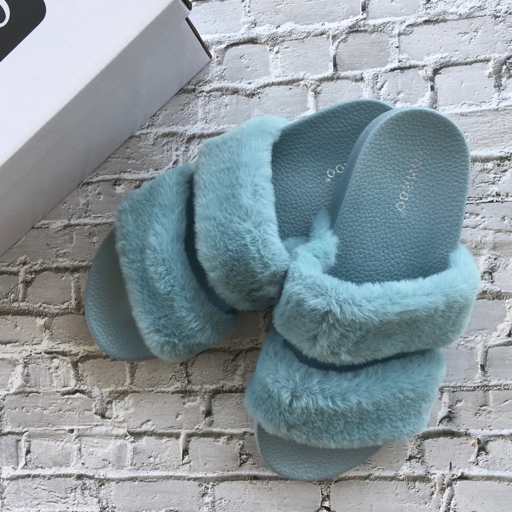 TWO LEFT!Faux fur open toe slide slippers/sandal
